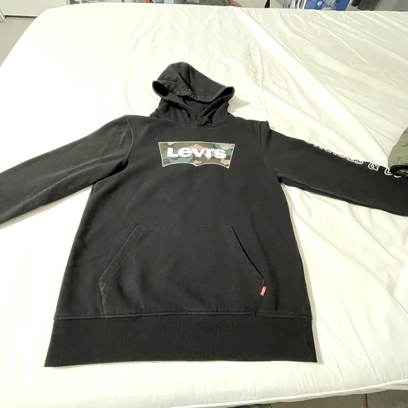 Boys size 14/16 Levi’s Camo Print Logo. - Picture 2 of 6